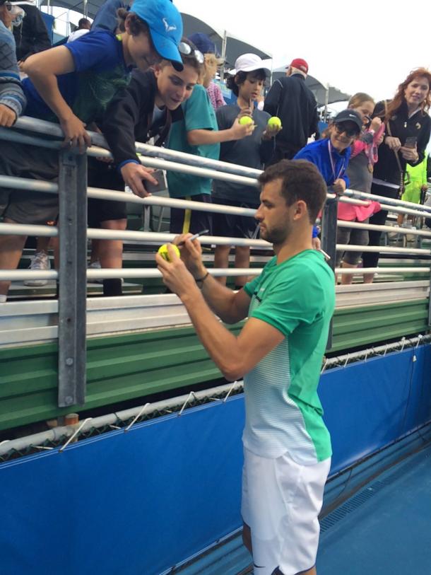 Dimitrov signs autographs for fans after his victory. Credit: Delray Beach Open