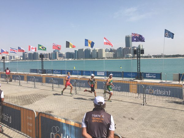 Murray lidera la prueba por delante de Sousa y Mola, antes del ataque del español | Foto: WSC Abu Dhabi