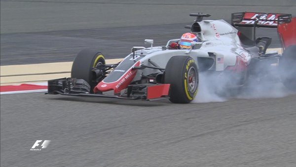 Romain Grosjean bloquea en la curva 10 | Fuente: @F1
