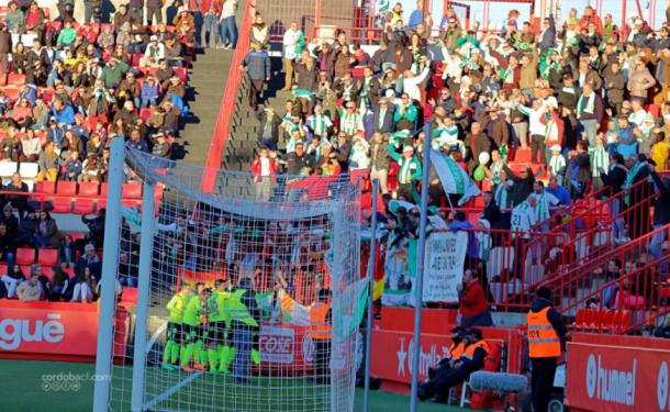 Los jugadores del Córdoba, celebrando uno de los dos goles que les dieron la victoria en la última jornada, en el Nou Estadi de Tarragona. | Imagen: Córdoba C. F.