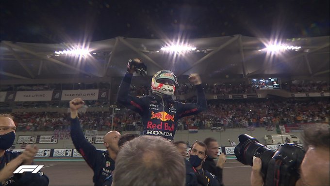 Max Verstappen celebrando el mundial logrado en la última carrera. / Fuente: F1