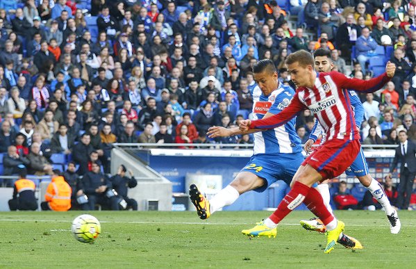 Il tiro preciso di Griezmann. L'Atletico ribalta il risultato grazie al centro del francese. Fonte: clubatleticodemadrid.com