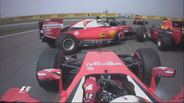 El toque de Vettel y Raikkonen | Foto: Fórmula 1