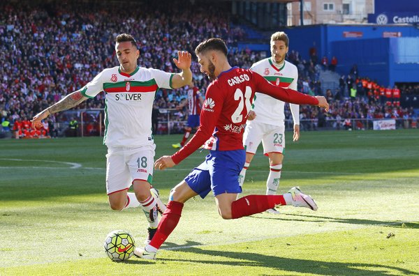 Ferreira Carrasco affrontato da un avversario. Fonte: clubatleticodemadrid.es