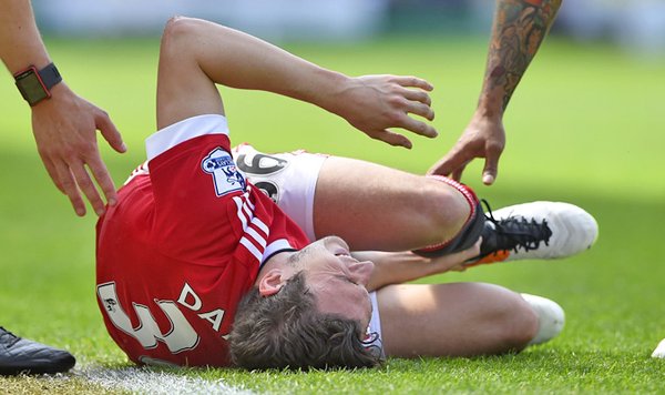 Darmian suffers nasty injury for the Reds early on | Photo: Getty Images