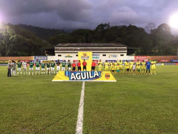 Actos protocolarios en el estadio Álvaro Gomez