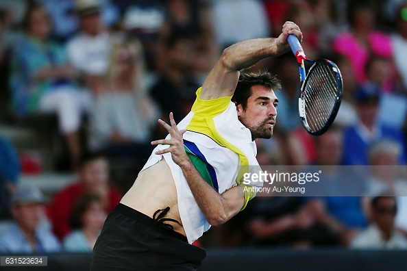 Jeremy Chardy serving in Auckland/Photo: Anthony Au-Yeung/Getty Images