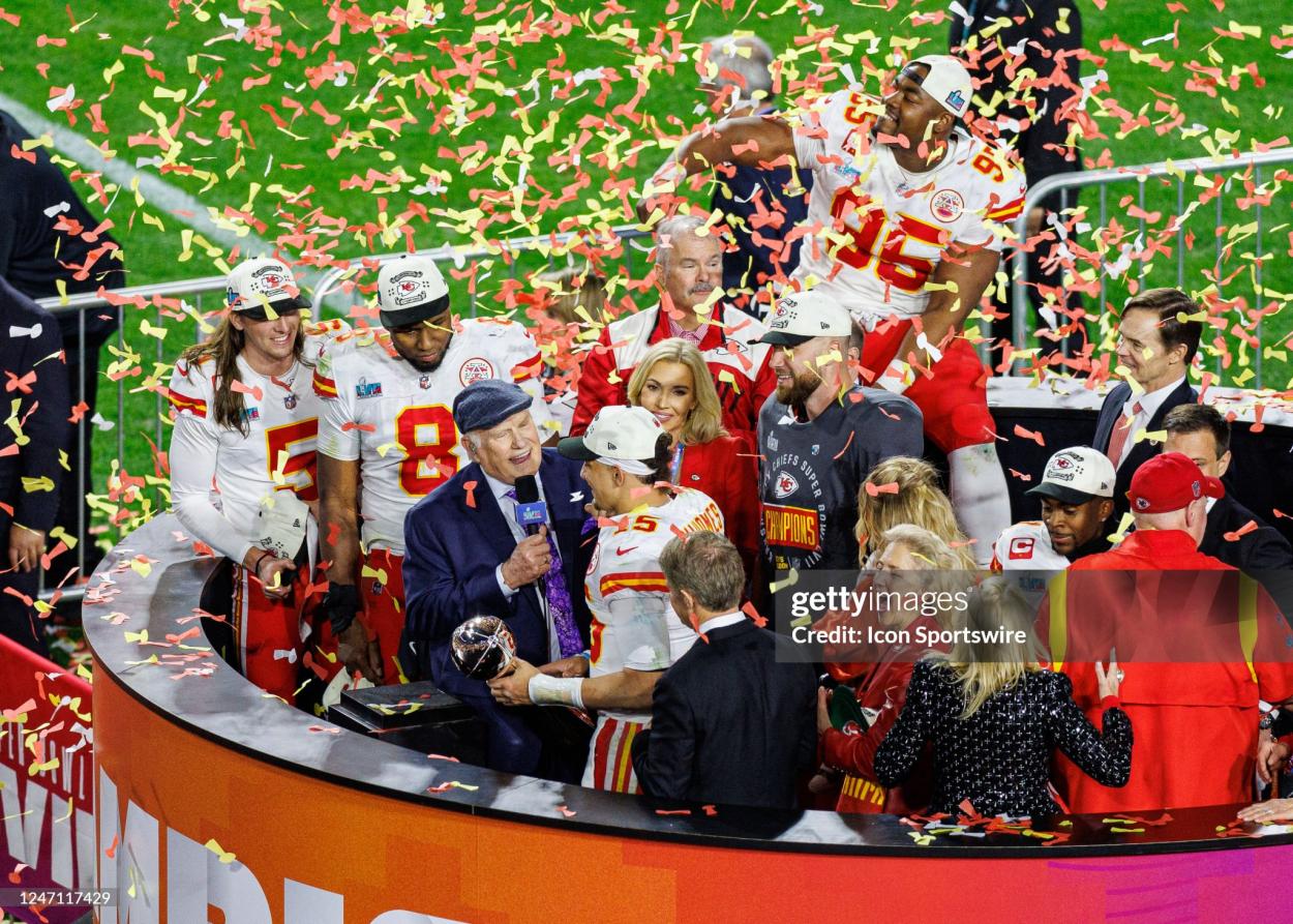 Kansas City Chiefs quarterback Patrick Mahomes (15) speaks with Terry Bradshaw after <strong><a  data-cke-saved-href='https://www.vavel.com/en-us/nfl/2024/01/21/1169440-baltimore-ravens-34-10-houston-texans-mvp-candidate-jackson-show-why-he-deserves-top-award.html' href='https://www.vavel.com/en-us/nfl/2024/01/21/1169440-baltimore-ravens-34-10-houston-texans-mvp-candidate-jackson-show-why-he-deserves-top-award.html'>Super Bowl</a></strong> LVII between the <strong><a  data-cke-saved-href='https://www.vavel.com/en-us/nfl/2024/01/22/1169580-patrick-mahomes-outduels-josh-allen-to-set-up-a-matchup-with-the-baltimore-ravens.html' href='https://www.vavel.com/en-us/nfl/2024/01/22/1169580-patrick-mahomes-outduels-josh-allen-to-set-up-a-matchup-with-the-baltimore-ravens.html'>Philadelphia Eagles</a></strong> and the Kansas City Chiefs on Sunday, February 12th, 2023 at State Farm Stadium in Glendale, AZ. (Photo by Adam Bow/Icon Sportswire via Getty Images)
