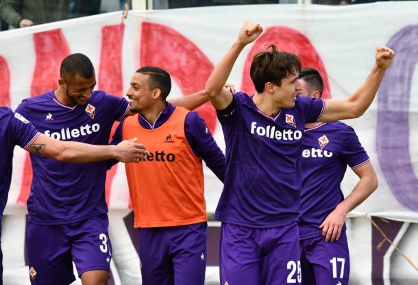 Chiesa comemora o segundo da partida no Franchi (Foto: Divulgação/ACF Fiorentina)