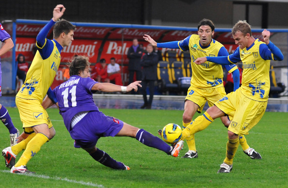 Gilardino lucha el balón en un partido ante el Chievo | Foto: ACF Fiorentina