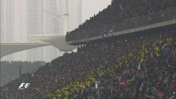 O público compareceu em peso às arquibancadas chinesas (Foto: Divulgação/F1)