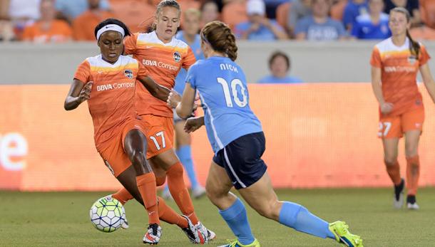 Chioma Ubogagu in battles for the ball against Sky Blue FC midfield Ashley Nick | nwslsoccer.com