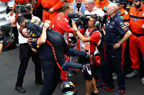 Horner y Ricciardo celebrando la victoria del australiano en Mónaco. Fuente: Getty Images