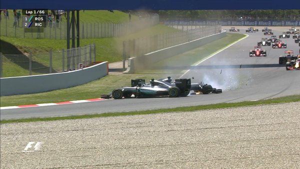 Accidente entre Lewis Hamilton y Nico Rosberg en Montmeló | Fuente: @F1
