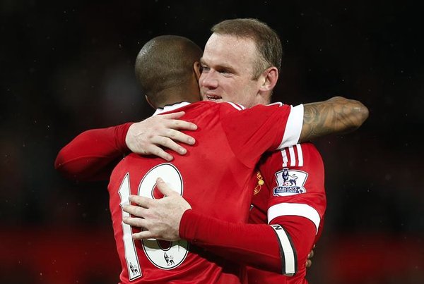 Rooney e Young. Fonte: Squawka.com