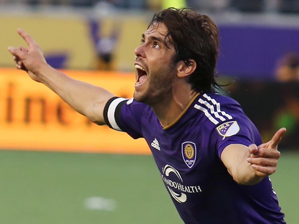 Kaká fue el llamado para reemplazar a Douglas Costa. // (Foto de goal.com)