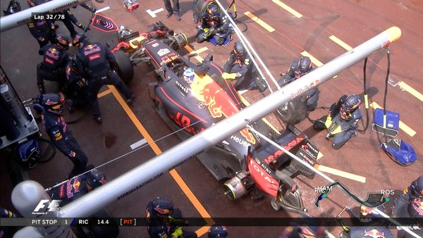 Daniel Ricciardo tuvo que esperar en boxes a sus mecánicos | Fuente: @F1