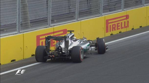 Suspensión delantera derecha destrozada de Lewis Hamilton | Fuente: @F1