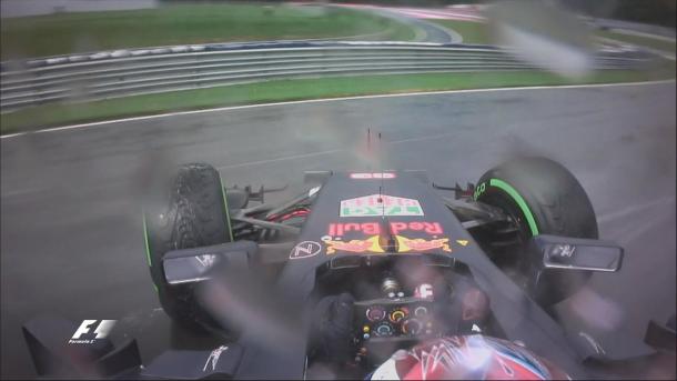 Trompo de Max Verstappen en la curva 9 | Fuente: @F1