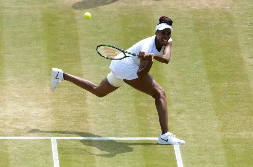 Venus battled hard to win the first set | Photo: Getty