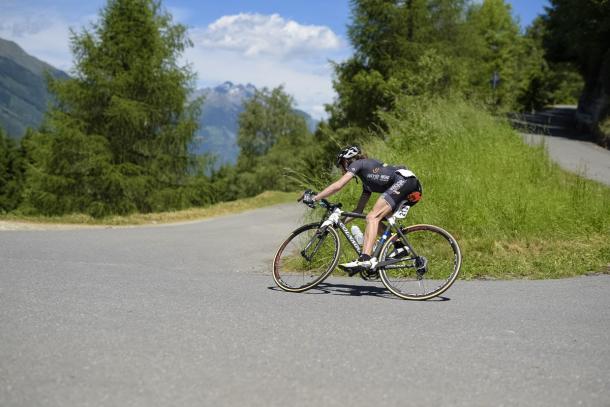 Abbott demostró que también sabe descender | Foto: UCI Womens Cycling