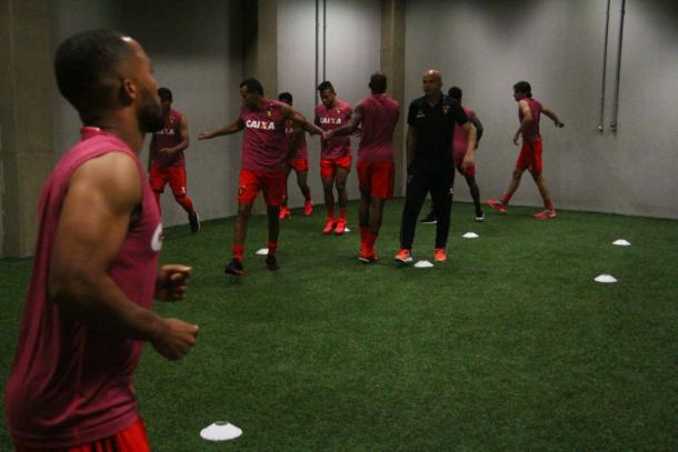 Jogadores do Leão encerram atividade antes da bola rolar no vestiário (Foto: Williams Aguiar/Sport)