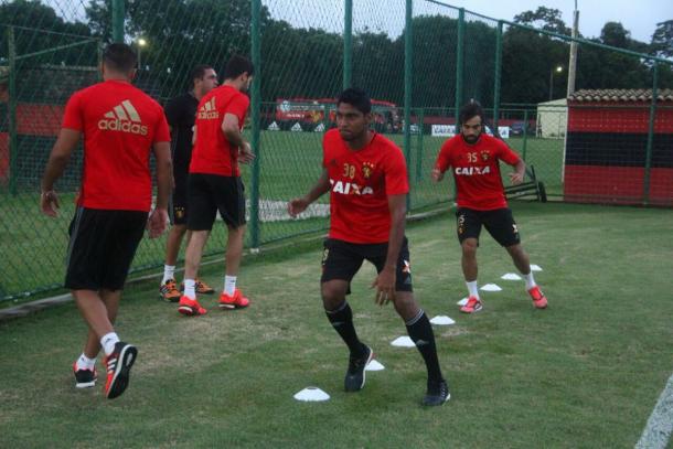 Atacante Ruiz focado na parte física visando a estreia pelo Leão (Foto: Williams Aguiar/Sport)