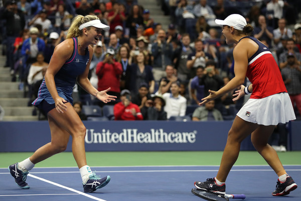 Vandeweghe and Barty celebrate their triumph in Flushing Meadows | Photo: Matthew Stockman/Getty Images North America