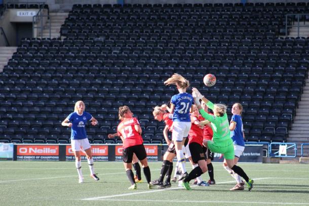 Turner's header beats Draycott to give Everton the lead (Credit: Everton Ladies)
