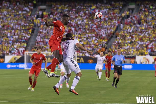 Christian Ramos battles the ball against Carlos Bacca. Photo: VAVEL