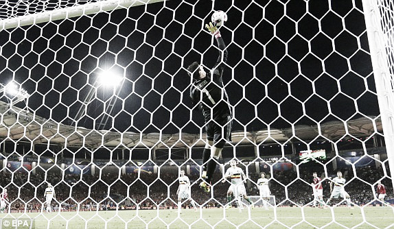 Above: Thibaut Courtois tipping a deflected effort over the crossbar in Belgium's 4-0 win over Hungary | Photo: EPA
