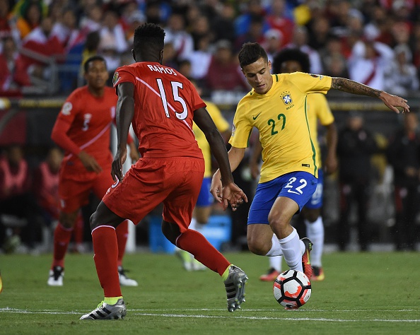 Philippe Coutinho takes on Christian Ramos of Peru. (Getty)