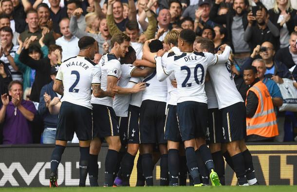 Los Spurs celebran el gol de Wanyama. Vía: Tottenham Hotspur