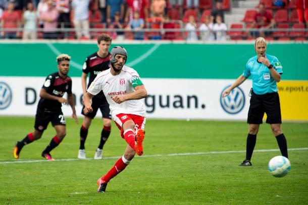 Klaus Gjasula sending Halle through to the second round. | Photo: Hallescher FC