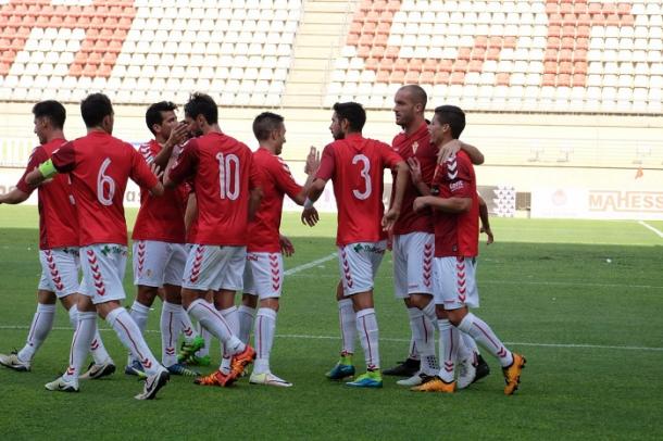 Los jugadores granas celebran el gol de Javi Saura | Imagen: Real Murcia