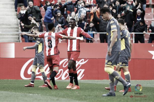 Mojica y Olunga, que anotó un 'hat-trick' ante Las Palmas, celebran uno de los tantos. | Foto: LFP