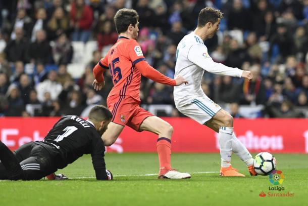 Cristiano Ronaldo marcando el primer gol de la noche Foto: La Liga