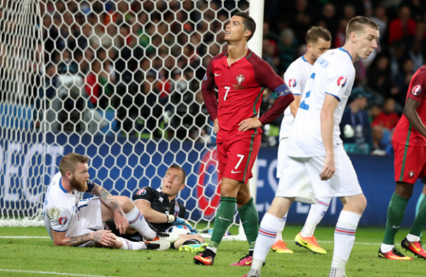 Cristiano se lamenta de una ocasión en el Portugal-Islandia | Fotografía: Jean Catuffe | Getty Images