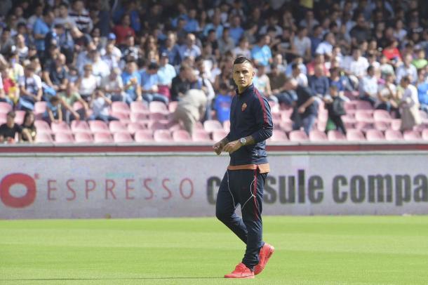 Paredes sobre el césped de San Paolo. / Foto@OfficialASRoma
