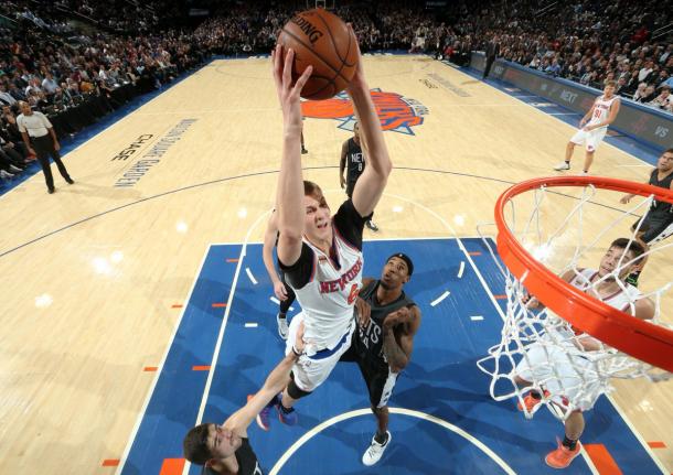 Porzingis foi o destaque no último período (Foto: Divulgação/NBA)