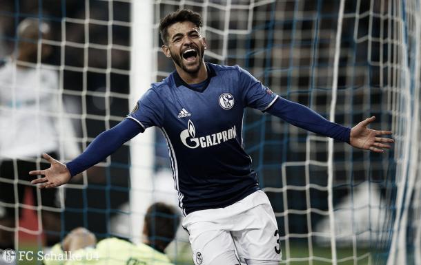  Dar clic y arrastrar para mover Cariça celebrando su gol | FOTO: Schalke 04