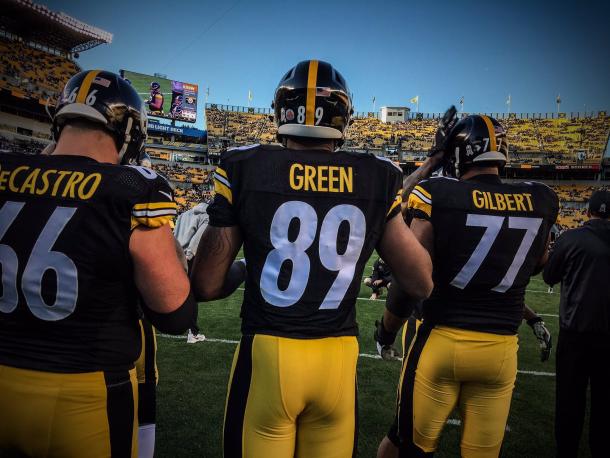 The Steelers are currently doing their pre-match warm-ups (Photo: @steelers/ twitter)