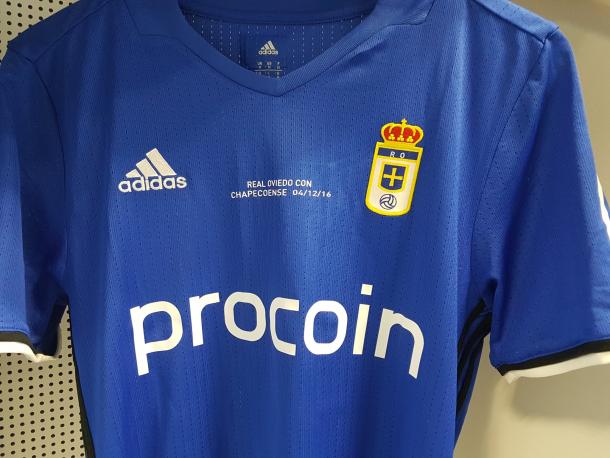 Detalle de la camiseta del Real Oviedo (Foto: twitter @RealOviedo)