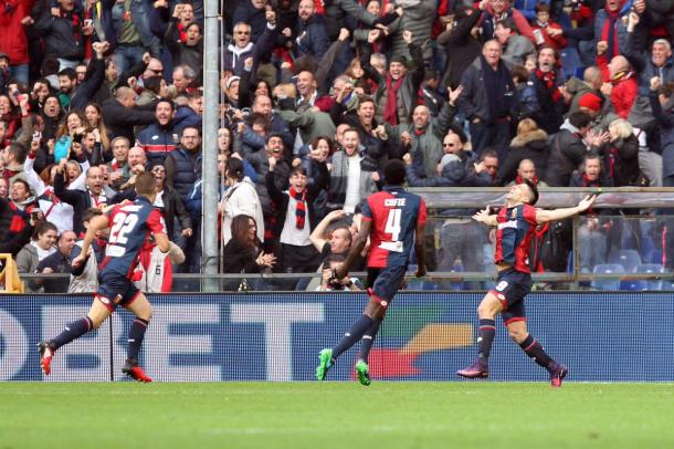 Jugadores locales celebran el primer gol del partido | Foto: Genoa