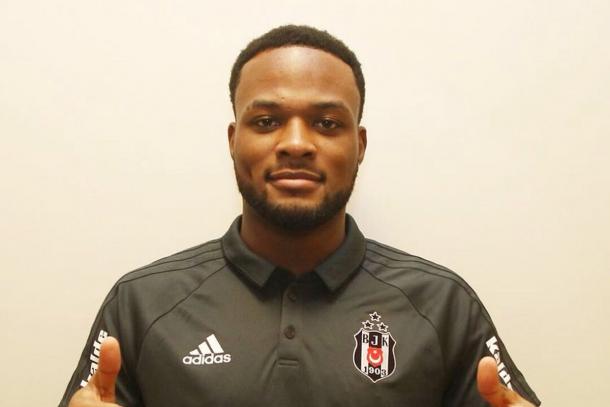 Cyle Larin adorning a Besiktas top. | Photo: @Besiktas on Twitter