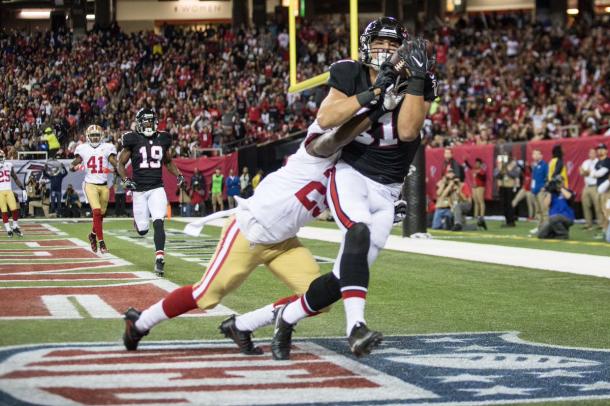 Austin Hopper reaches for the pass in the red zone | Source: atlantafalcons.com