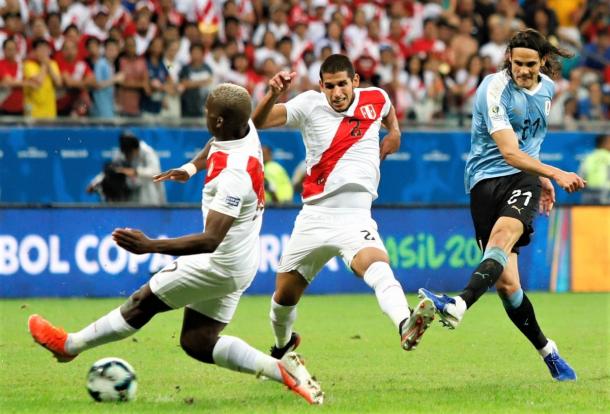 Edinson Cavani, no fue contundente ante Perú| Foto: AUF