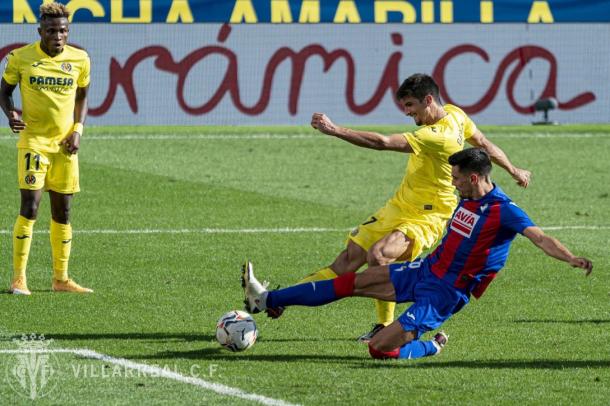 La estrella del partido,Gerard Moreno, disparando a puerta. Vía: Villarreal CF