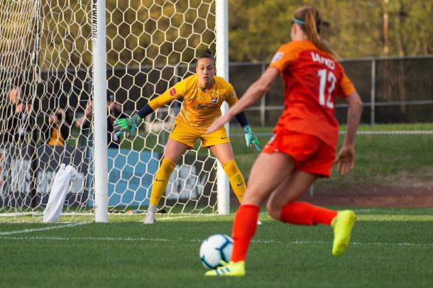 Goalkeeper Kailen Sheridan had a 10-save game, but her team still lost. | Photo: isiphotos.com via NWSL