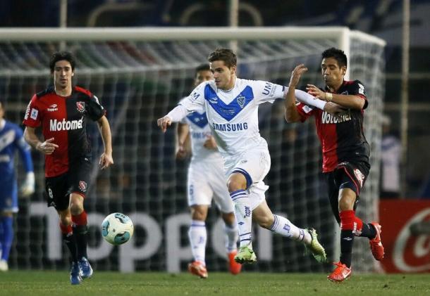 Fernando Gago con la V azul en el pecho en el 2013. Foto: Internet.